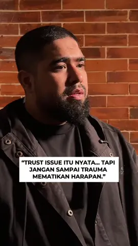 SEMUA PERNAH SALAH. Dan butuh kesempatan kedua. Bukan soal pantas, tapi soal kesempatan. Kita semua masih belajar. Yuk, tumbuh bareng. Kalau relate, tinggalin jejak ya—follow, like, share, atau save.