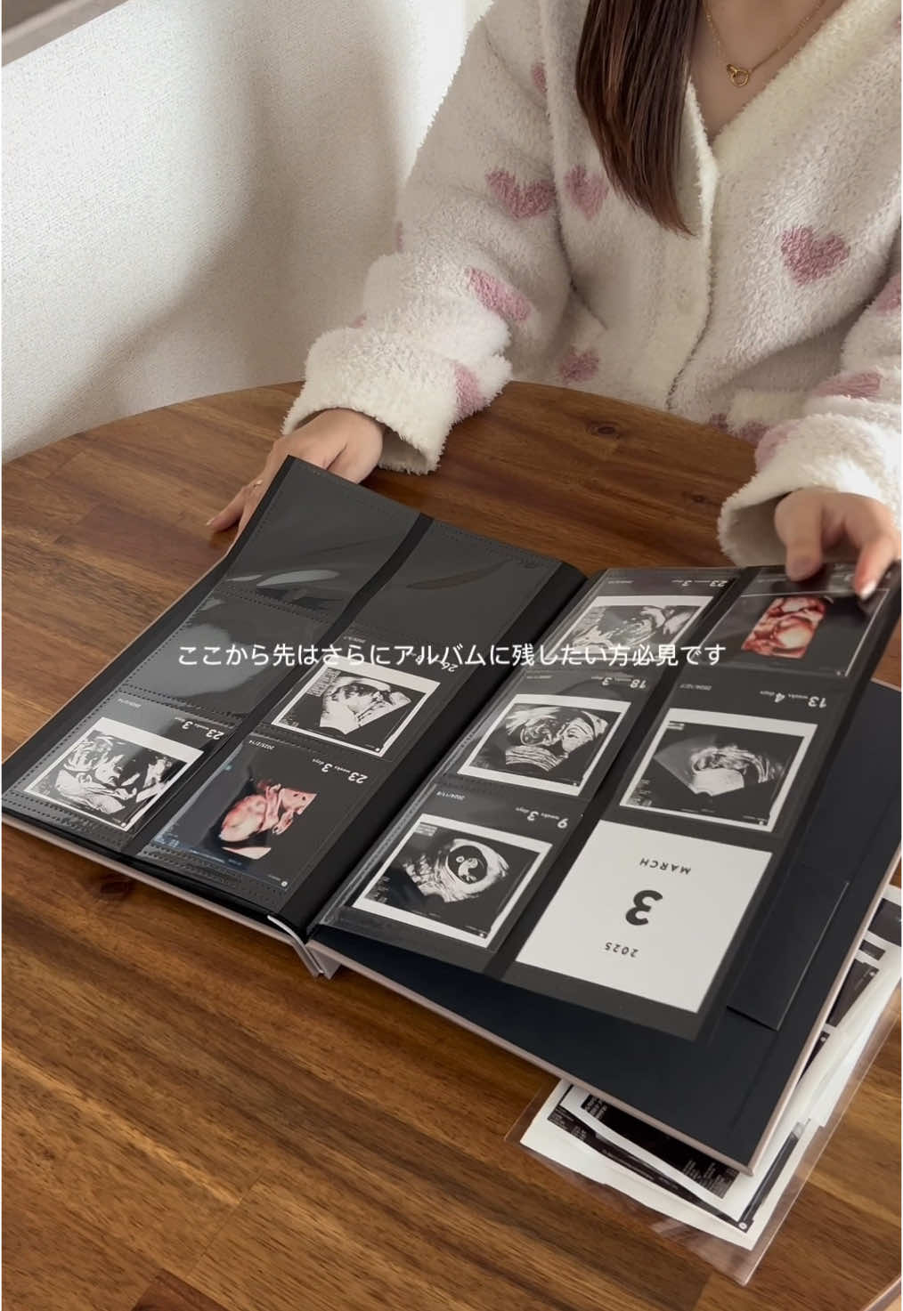 よくSNSで見かけるエコー写真の残し方👶🏻 ⁡ 生まれたらやる暇ないと思って 産休中の時間を使って頼んでみた📚ˎˊ˗ ⁡ 生まれたら毎月8枚ずつプリントして 1年間の記録用に残そうと思う✨ ⁡ カップルや夫婦フォトを入れても良さそう🤔 ⁡ ⁡ #エコー写真 #albus #アルバス #アルバム作り #マタニティフォト #カップルフォト #夫婦フォト #マタニティコーデ #マタニティファッション #初マタ #妊娠9ヶ月 #プレママ 