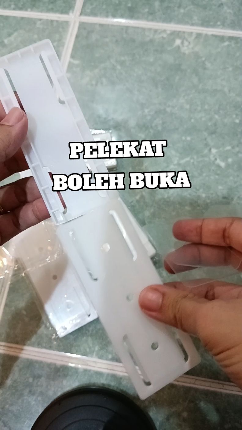 Pelekat soket. #pelekatextension  #pemegangsoket  #socketextensionholder  #pelekatdinding  #stripholderpanelplug 
