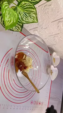 دجاج محمر فالكوكوط بدون فرن في 15د يطيب بتتبيلة خطيرة بدون ماء يطيب زبدة راح ينسيك تاع المحلات 👌انتظروني على قناتي مملكة ام جزائرية ❤️ 👑  #دجاج_محمر #دجاج_محشي #دجاج_فالفرن #وصفات #دجاج_مشوي #دجاج_محمر #تتبيلة_المطاعم #وصفات_سهلة #اطباق_صيفية #وصفات_سريعة #جديد #ترند #جديد_وصفات_2025 #طبخ #المطبخ_الجزائري #chef #reels @mamlaka dz 🇩🇿  @mamlaka dz 🇩🇿 