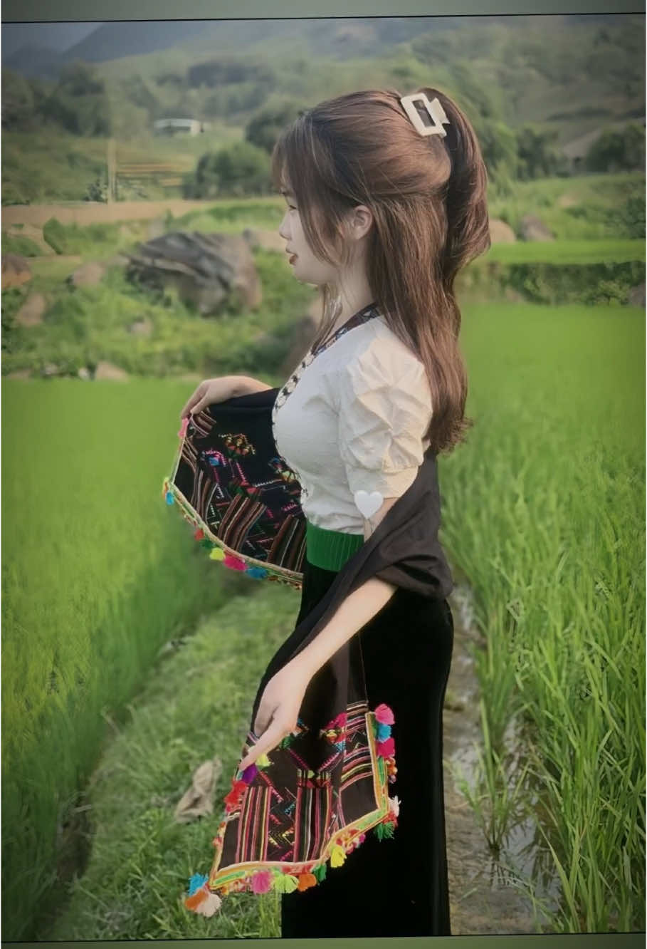 Mặt trời Hồng lưng vách núi…🥰@thèm cu tài phiệt #CapCut #gaithaitaybac #dantocthai #vedepgaithai #thaiden #taybac #gaithai #gaiban #25laichau #gaithailaichau25 