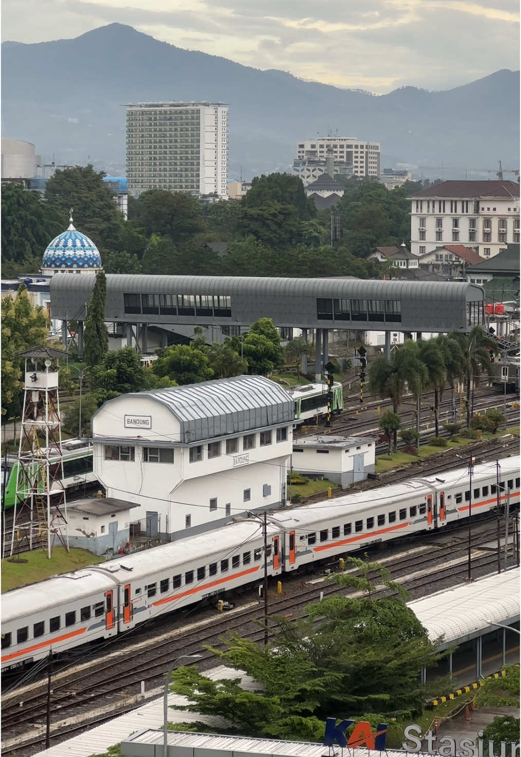 Bandung 🥶 #bandungvibes #keretaapi #bandung 