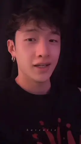 dia kalo ga flirting bisa meriang😂 #bangchan #straykids #skz #wutwutwutwut 