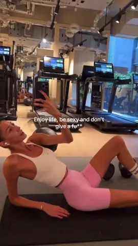 Good music, good energy, good focus, self love, discipline and have fun #selflove #feminine #feminineenergy #goodlife #goodvibes #positiveenergy #doll #girl #dreamgirl #Love #model #SuperModel #dreambody #dreamlife #workout #aloyoga #blonde #tallgirl #fakebody #summerbody #Summer 