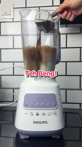 Nak buat teh beng blended, susu pekat manis habis jadi guna jela gula merah dan susu low fat 😜 #iceblended #tehbeng #blender #problender #philipsblender 