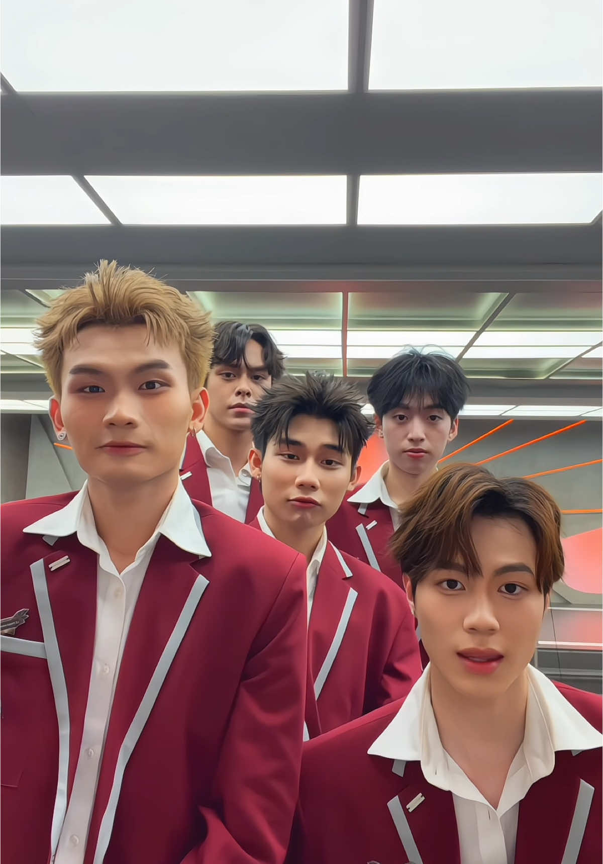 Thôi xong ko dậy nổi rồi😅 @Swan Nguyễn @timtin @lam anh @Duy Lân #fyp #wonbi #tanbinhtoannang #towftowf_grp #bndanceteam 