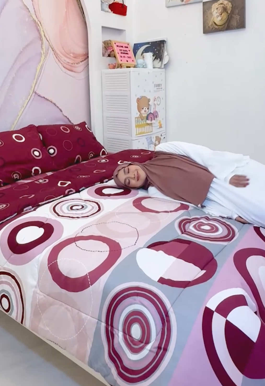 jadi makin cinta ❤️‍🔥 kamu gimana? coba komen yang udah punya lebih dari satu koleksinya?! @Emilia Sprei Official 