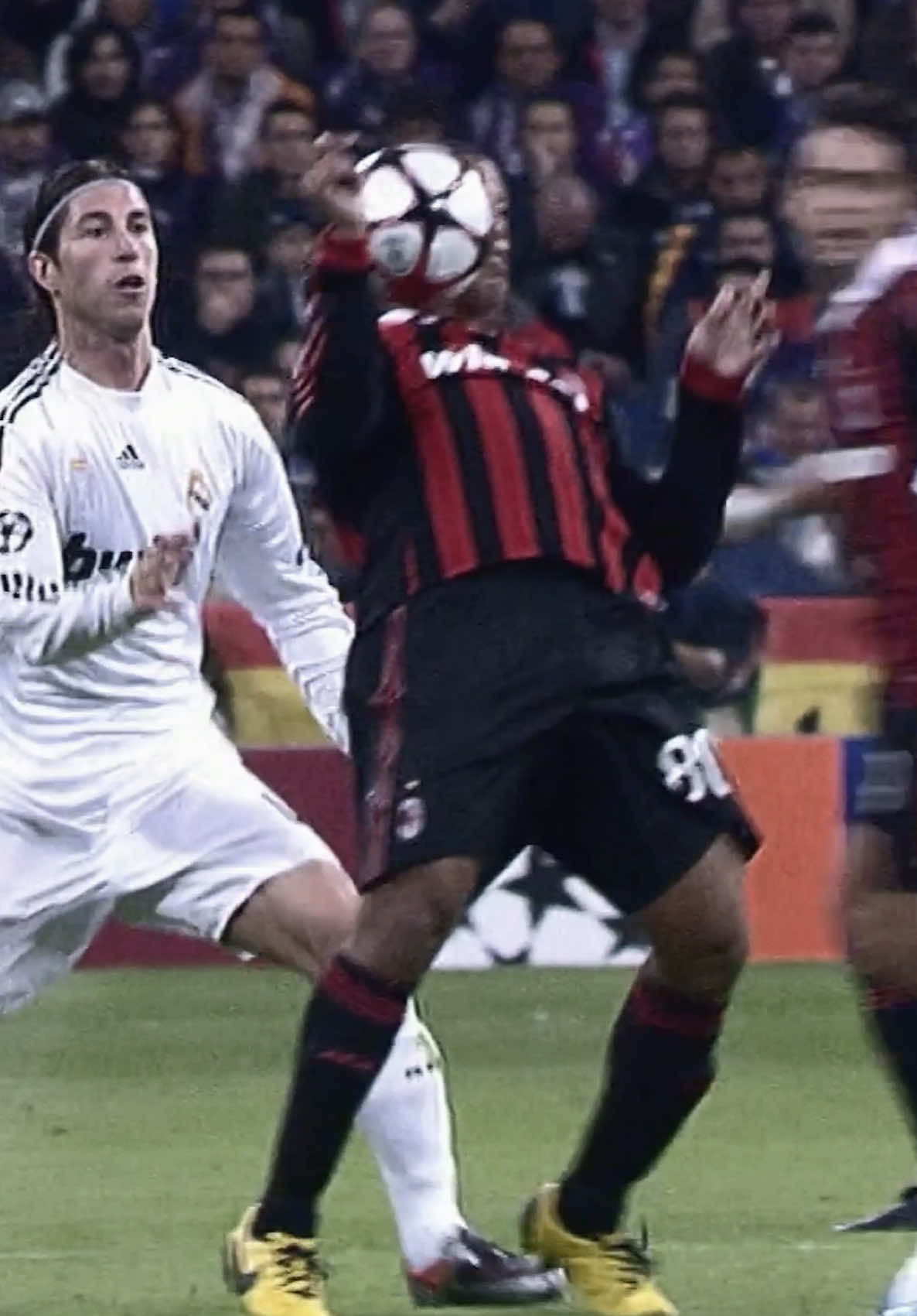 Ronaldinho’s chest control 😳 #UCL 