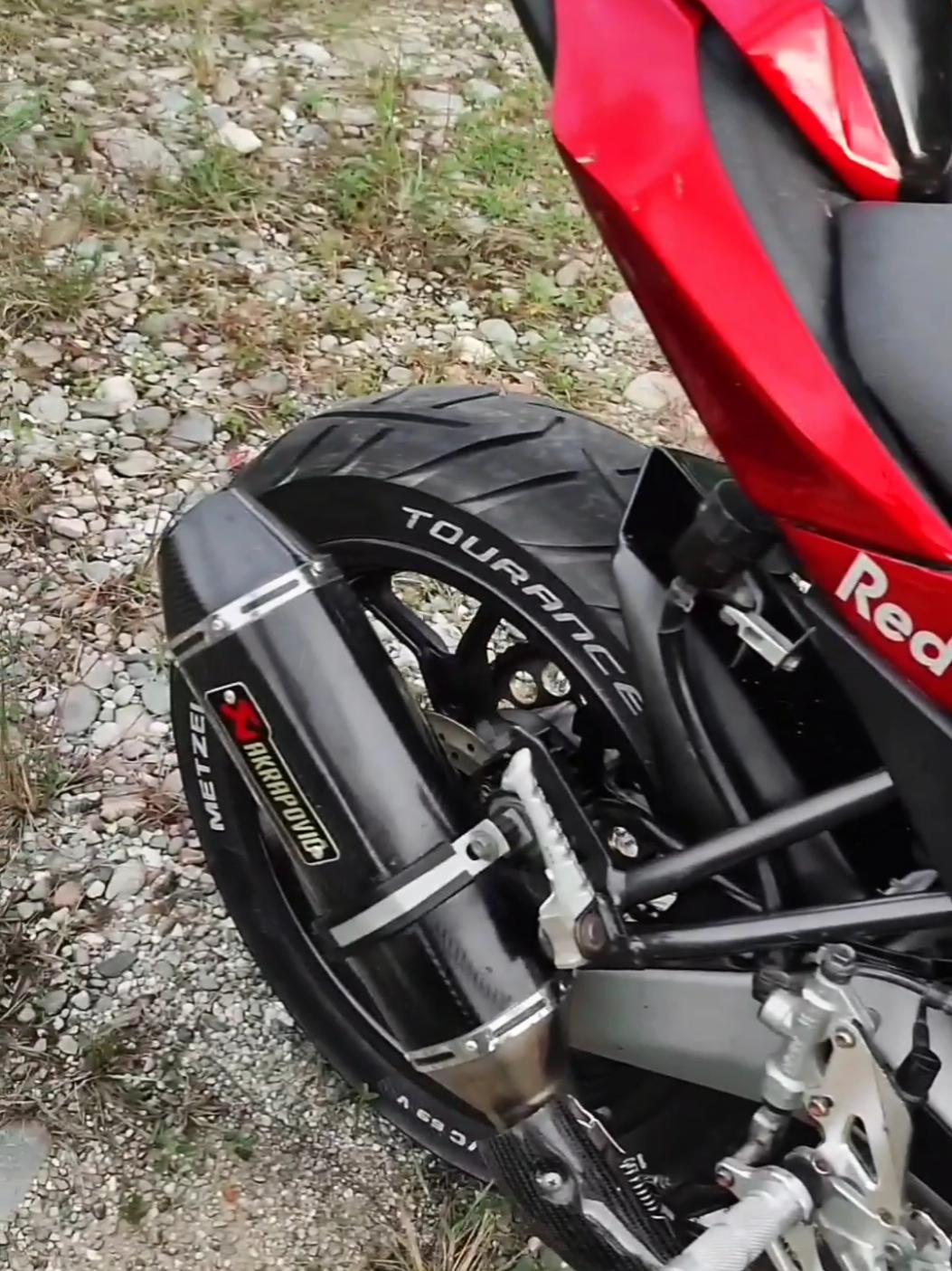 emang lebih nyaman make yg ngebass adem #ceksound #knalpotracing #akrapovic #vixionmerah #fypシ゚ #fyp 