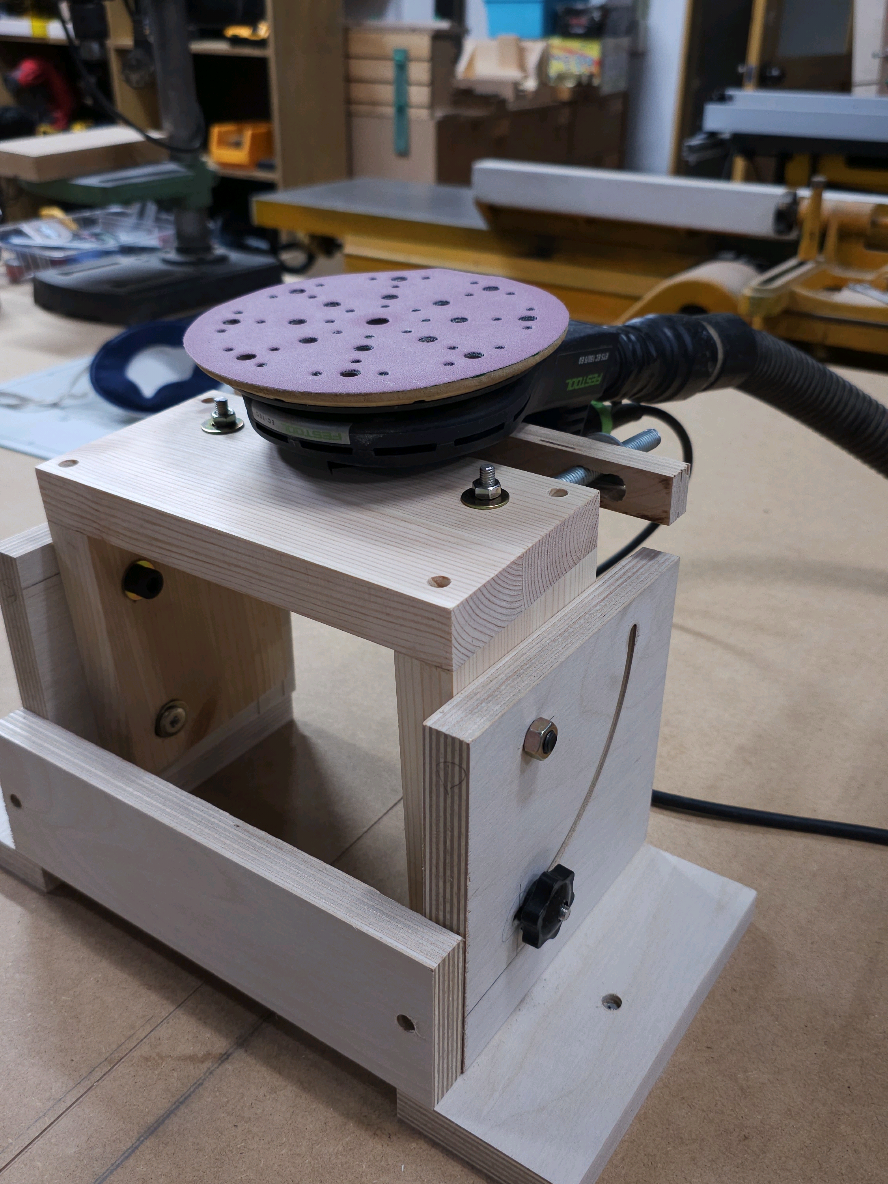 Sand small trees easily with an electric sander. #carpentry #DIY #woodworking #asmr 