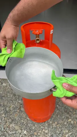 AGUA CALIENTE EN EL TANQUE DE GAS