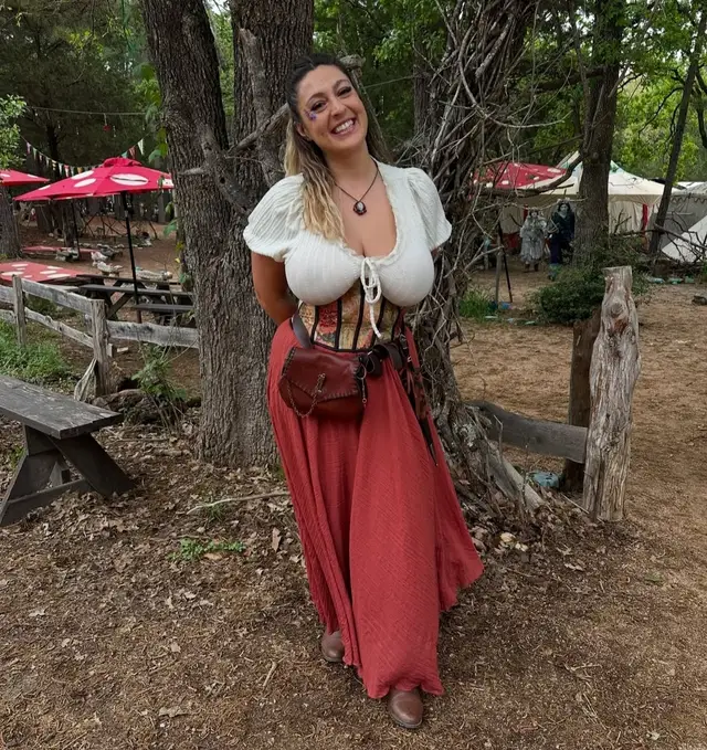 it's my pressure to post myself dressing like this.... I work in Ranch and I take care of the cows  I like to explore and share experiences. You can dm me If you needed anything that has to do with animals 