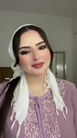 القميص الجميل لي لابساه من عند : @BEYZA SHOP  دخلو عندها باش تلقاو موديلات أكثر 🎀 #fyp #foryoupage #مكياج #مكياج_عيون #سموكي #سموكي_بني #smokeyeye #makeup #makeuptutorials #ميكب_تتوريال #eyeshadow #المغرب🇲🇦تونس🇹🇳الجزائر🇩🇿 #maroc #marocaine🇲🇦 