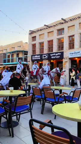 🔹خيالة شرطة التراث يتجولون بكل فخر في أزقة #سوق_واقف بزيهم التراثي المميز، ليضفوا على المكان لمسة من أصالة الماضي وروح الهوية القطرية 🇶🇦🐎📸  لا تفوتوا الفرصة لالتقاط الصور التذكارية بجوارهم وعيشوا لحظات من عبق التاريخ وسط قلب الدوحة النابض بالحياة. #الدوحة #التراث_القطري #شرطة_التراث #سوق_واقف #قطر #Qatar_Talks_Tourism #Qatar_Tourism #قطر_ترحب_بزوارها #قطر_ترحب_بالجميع #قطر_ترحب_بكم