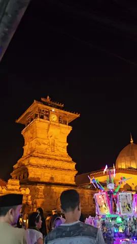 Suasana Menara Kudus Kamis Malam Jumat 