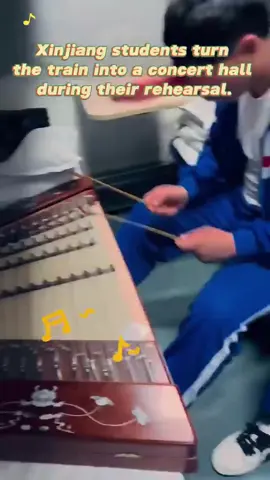 Now this is what youth looks like! 🚂 Students from Xinjiang, China turned a train carriage into a moving stage as they rehearsed their performance on board. Every note echoed with dreams and passion! 🎶🔥 #TrainConcert #China