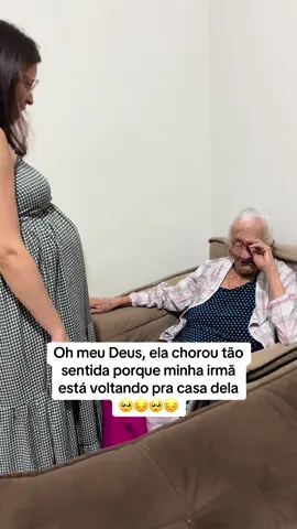 Tadinha gente, que choro sentido😔😔 ficou triste porque minha irmã está  voltando pra casa dela 😔😔 #104anos #centenaria #vovostiktokers #fofa #vovostiktok #viral #pravoce #vovostiktok #foryoupage #choro #triste 