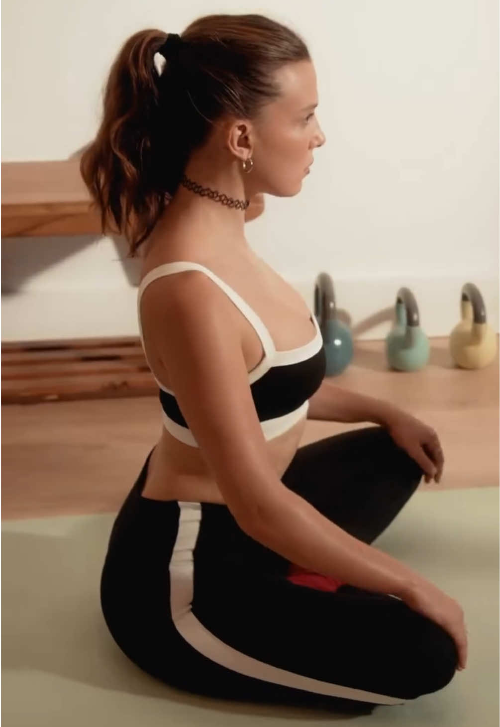 MILLIE BOBBY BROWN! 😩