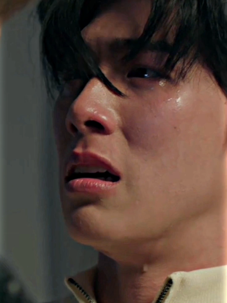 Las escenas tristes las hacen 10/10 los dos, sobre todo Boom cuando llora #TopFormep7 #TopFormTheSeries #TopFormSeries #TopForm #JinAkin #SmartBoom #thaibl #bl #seriesbl #boyslove 