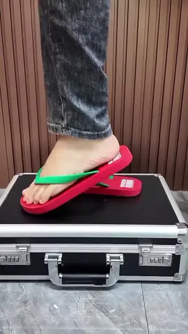 Beli 1 di kirim 2 pasang #sandaljepit #sandaljepitmurah #sandalviral #sandaloutfit #sandalcowok #sandalwanita #tiktokshopindonesia 