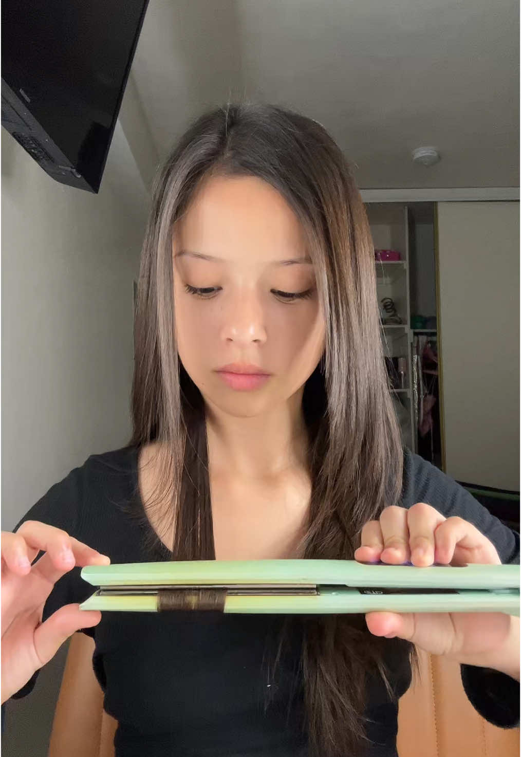 Chat should I let my hair breathe?#hair #fyp #straighthair #burnout #fypp #viral #grwm 
