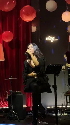 Mở cửa hằng ngày từ 9:00 - 22:00 ————————— 🎙 VỪNG ƠI MỞ RA 📍 61 Trần Quốc Thảo, Quận 3, HCM ☎ Booking: 0911-002-314 | 0282-2157-813 #Vung #Vungoimora #HiddenCocktailBar #CocktailAndMusic #saigonnightlife #hcmc #acoustic #livemusic #piano #violon #hiddencafe #saigon #vietnam #chill #vietnamesecoffee #chill #redwine