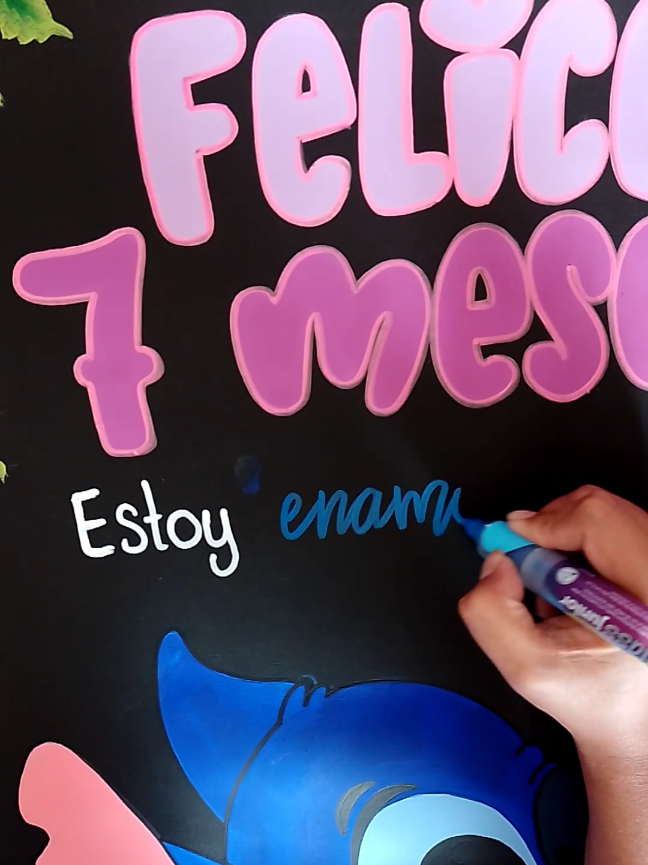 ✨Todos nuestros carteles son pintados a mano 💖 #paratii #cartelespersonalizados #novios #enamorados #loveyou #amor #detallespersonalizados #letrasbonitas #pintadoamano #stich 