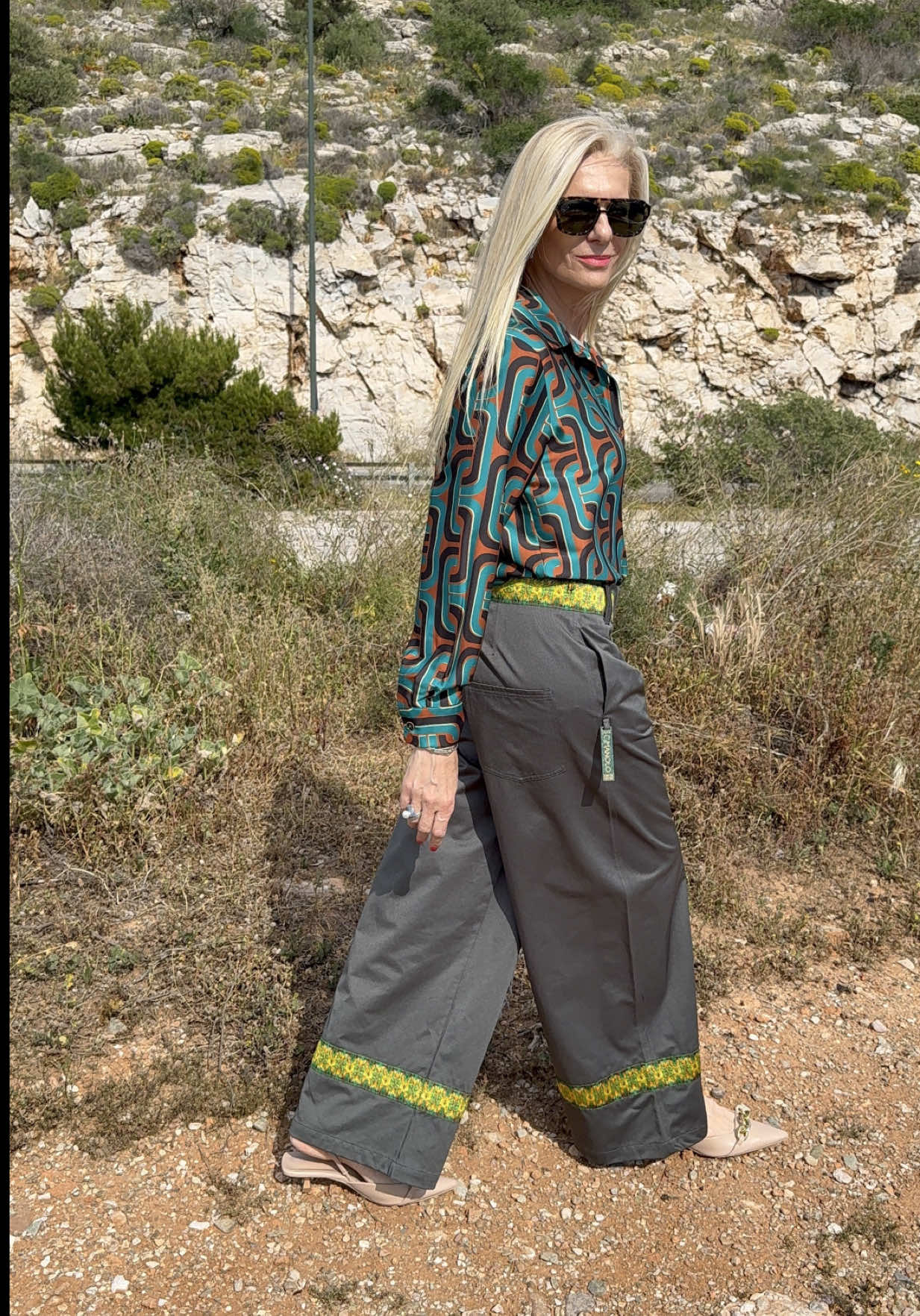 Μπορείτε να μας βρείτε στα social και στο κατάστημά μας ,Βετσοπούλου 37 Αλεξάνδρεια Ημαθίας. Δεχόμαστε παραγγελίες μέσω social ή τηλεφωνικά ,στέλνουμε σε όλη  την Ελλάδα.  Τηλ: +306955588498  email:angelazountsaboutique@gmail.com