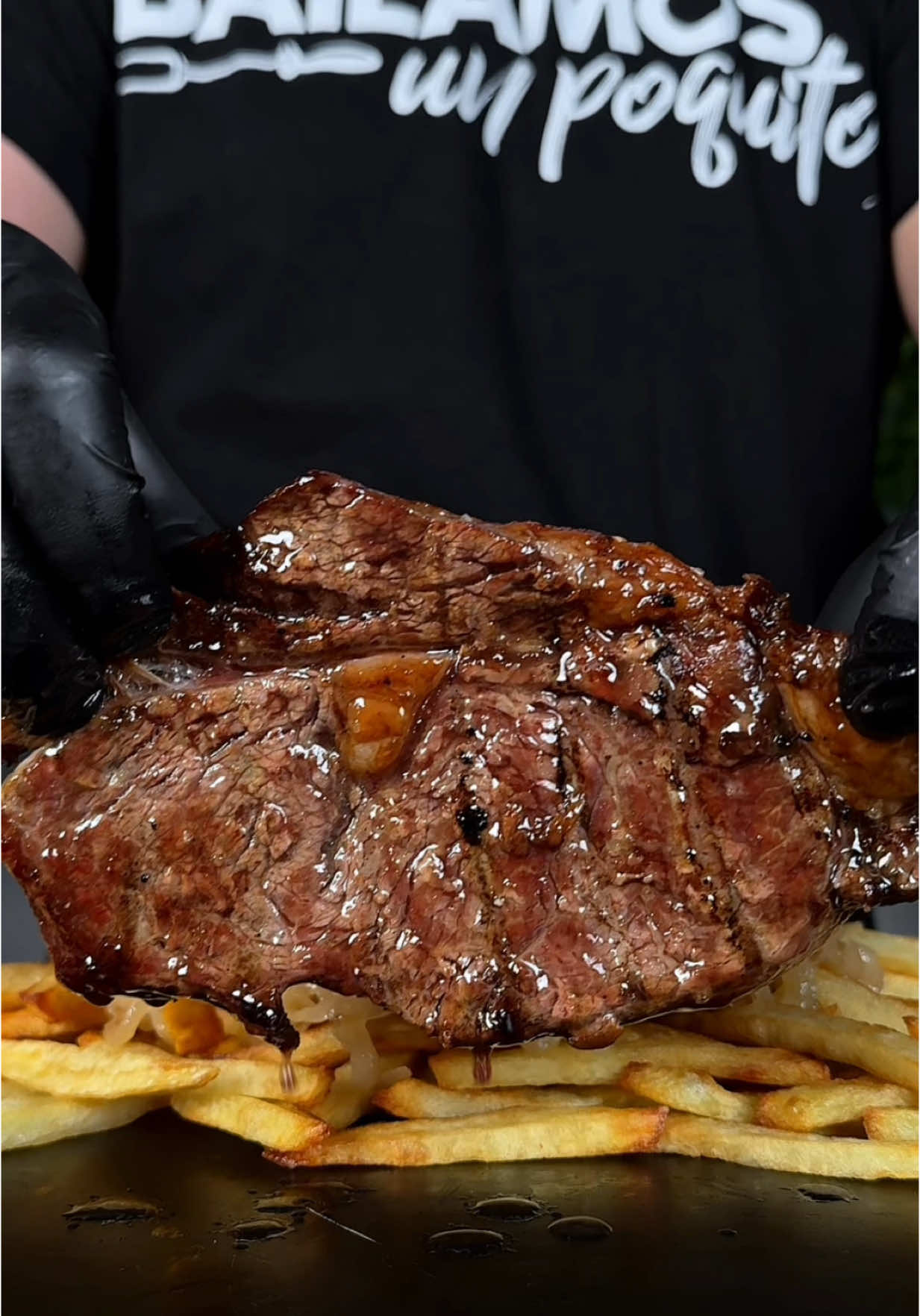 Es hoy! Con quien lo celebras? 🕺 #carne #papasfritas 