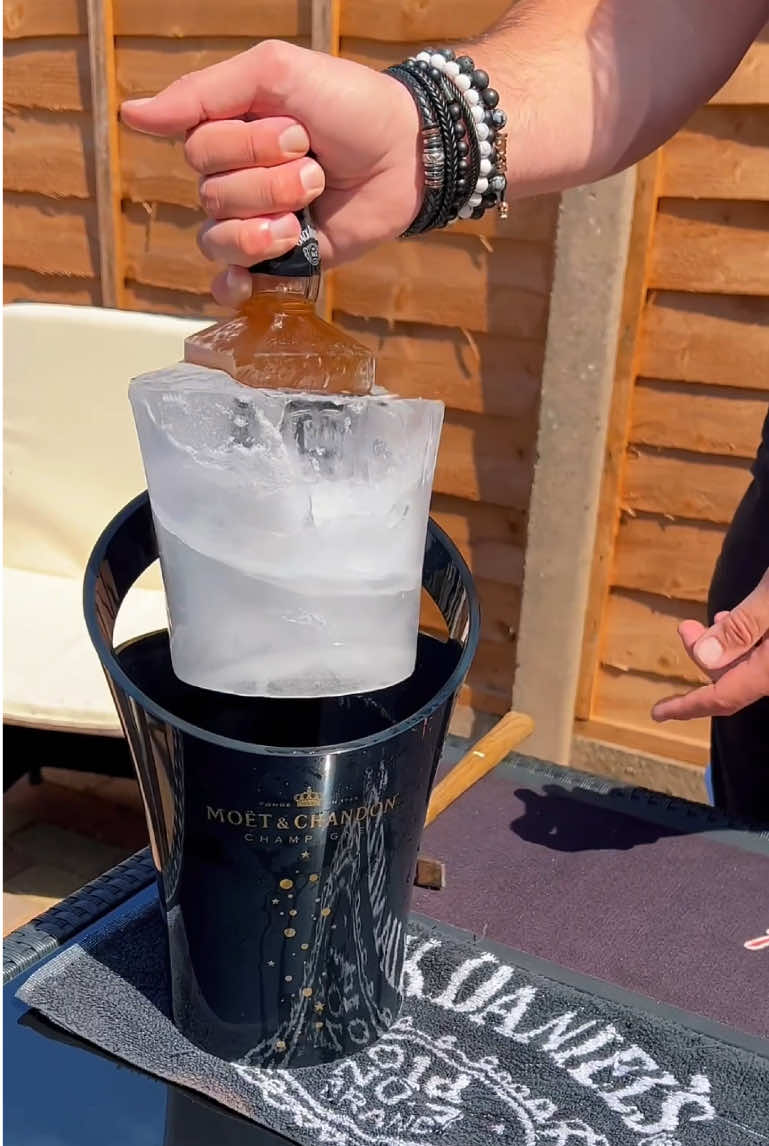 Ice block Jack & cola 🧊 #iceblock #jackdaniels #jd 