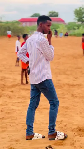 kutasho kana tasho qofki wax fahmaya oo kaliya 👋😎#CapCut #colaadbaxuur⚽️🏅 #foryoupage #somalitiktok #fypシ゚ 