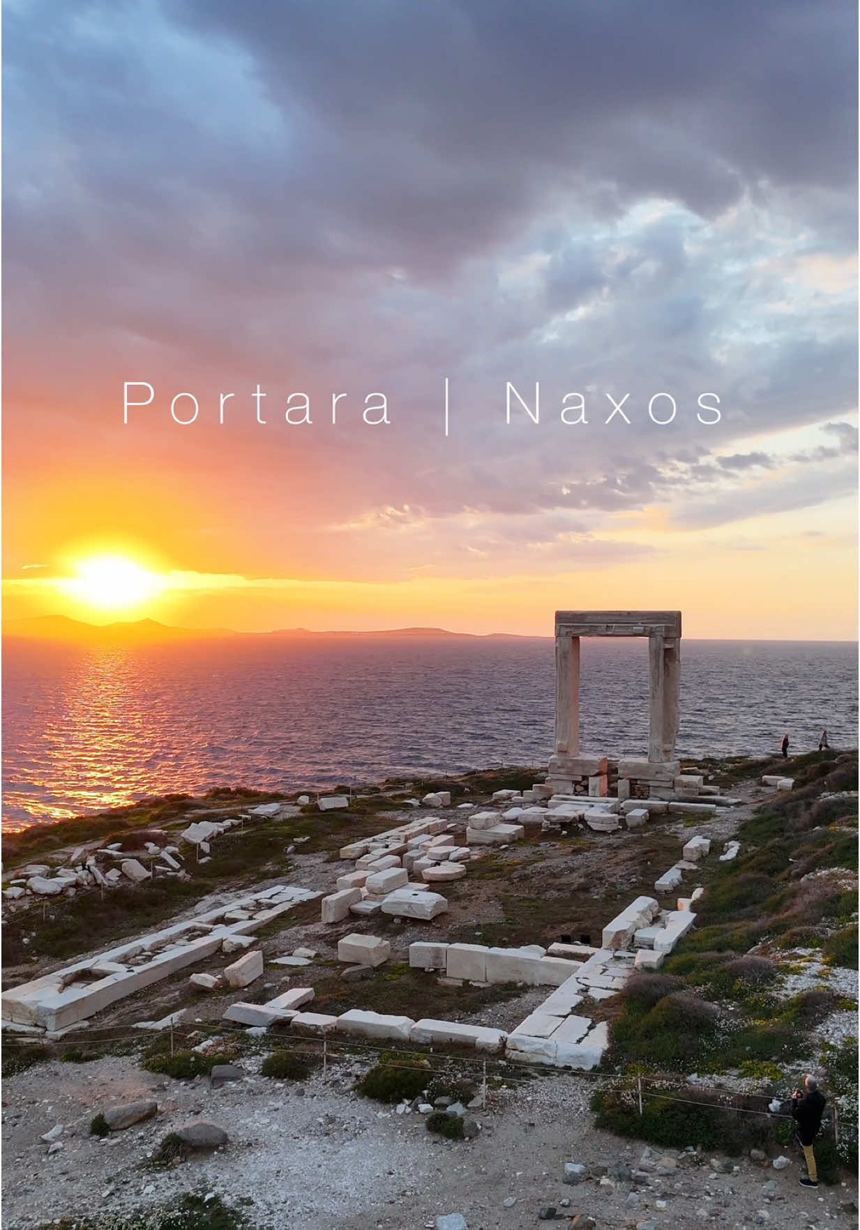 Sunset at Portara, Naxos 🇬🇷 Drone light and movement in golden silence. @by.katrin2  #sunsetdrone #bykatrin #naxosgreece #visualsilence #portara #trave