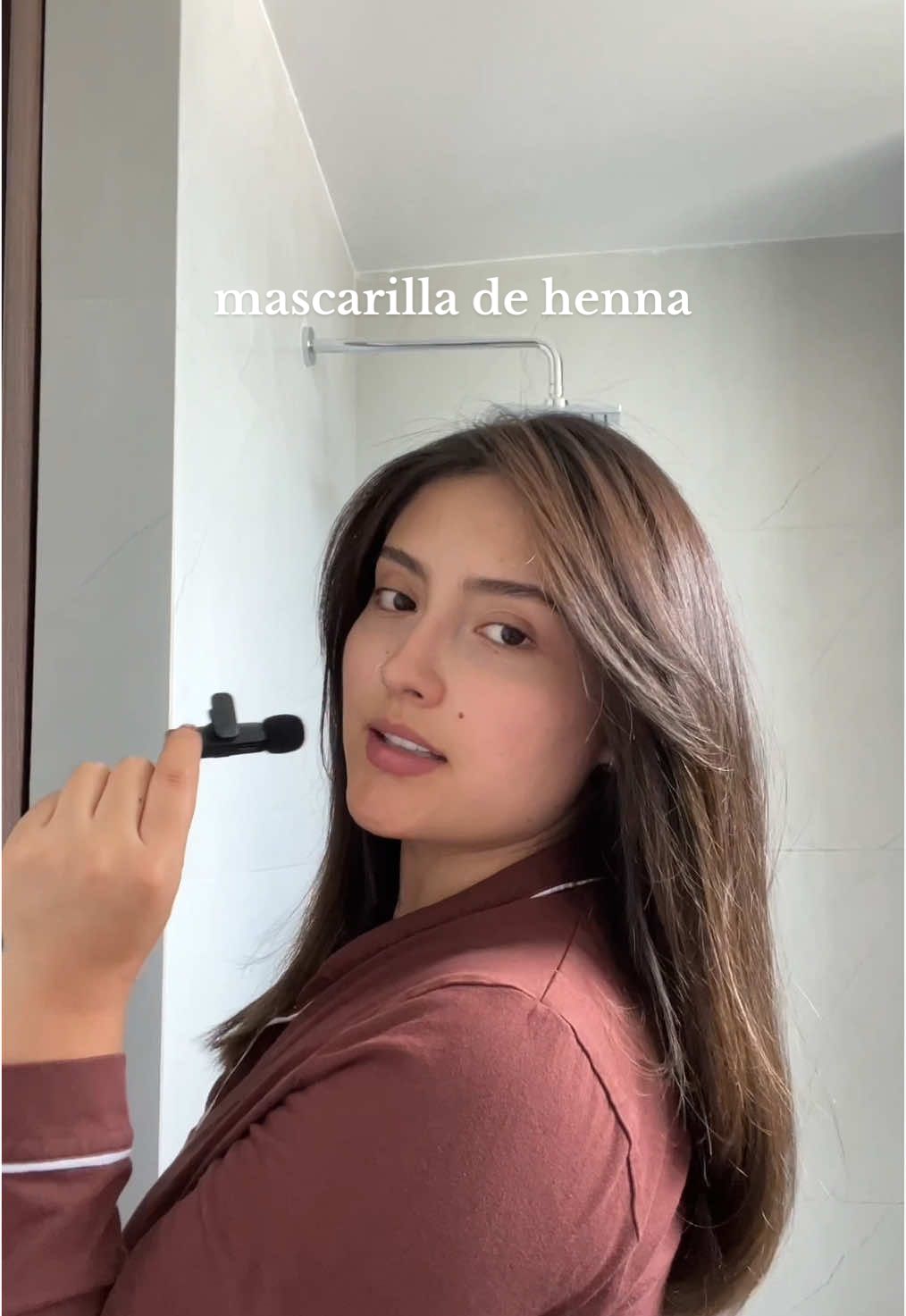 mi primera vez probando mascarilla de henna @SHAJANA Productos Naturales aquí pueden encontrar el shampoo y mascarilla 🤭🫶🏻 #mascarillacabello #cabellosano #belleza #mascarillacapilar #cabello #cabellolargo #bhfyp #tratamientocapilar #cabellosedoso #hairmask  #cabelloliso #haircare #tratamientoparaelcabello #caidadelcabello #cabellobrillante #cabellomaltratado #shampoo #mascarilla #hair  #hairrepairmask #chocolaterapia #cabellohidratado  #mascarillas #tratamientocabello 
