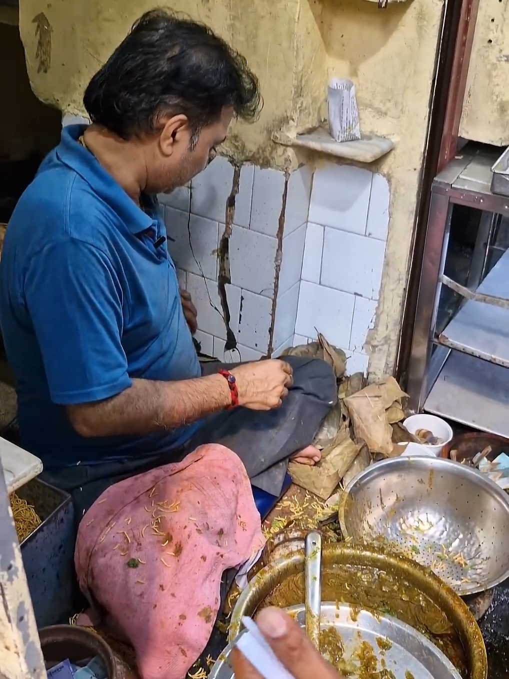 Laali Changhani’s Club Kachori – where every bite is a flavor explosion you’ll never forget! #Foodie #foodbloggers #LaaliChanghani #ClubKachori #indianstreetfood 