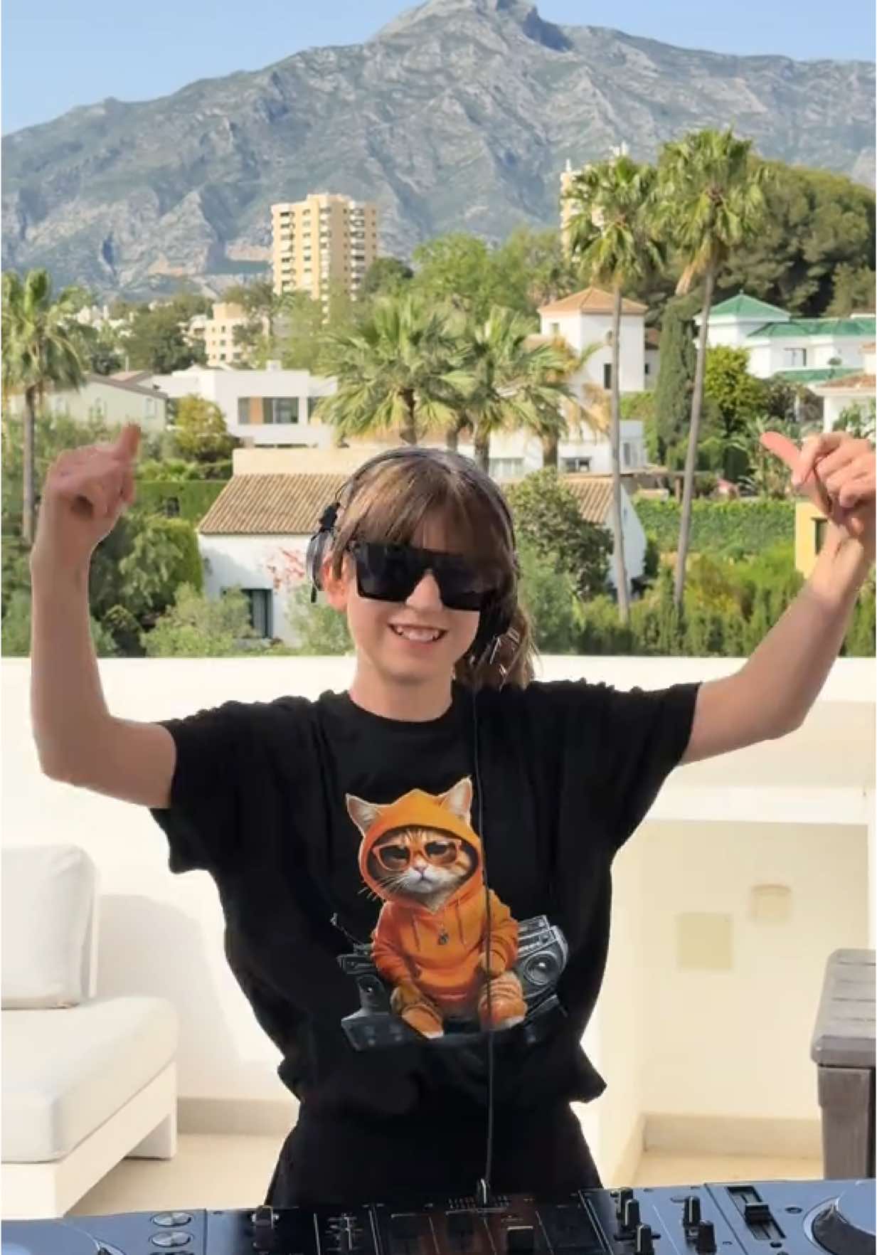 Hello my Friends 🔥🎶, today I recorded a new 1-hour Tech House DJ set and it will be available on Sunday at 7pm on my YouTube channel and next Sunday my new track „Time To Dance” is coming out, so stay tuned and enjoy my new today mix from the rooftop in Marbella ⛰️🇪🇸☀️🔊🥳💃 #techhouse #djgirl #marbella #spain #musicproducer #djproducer #dj 