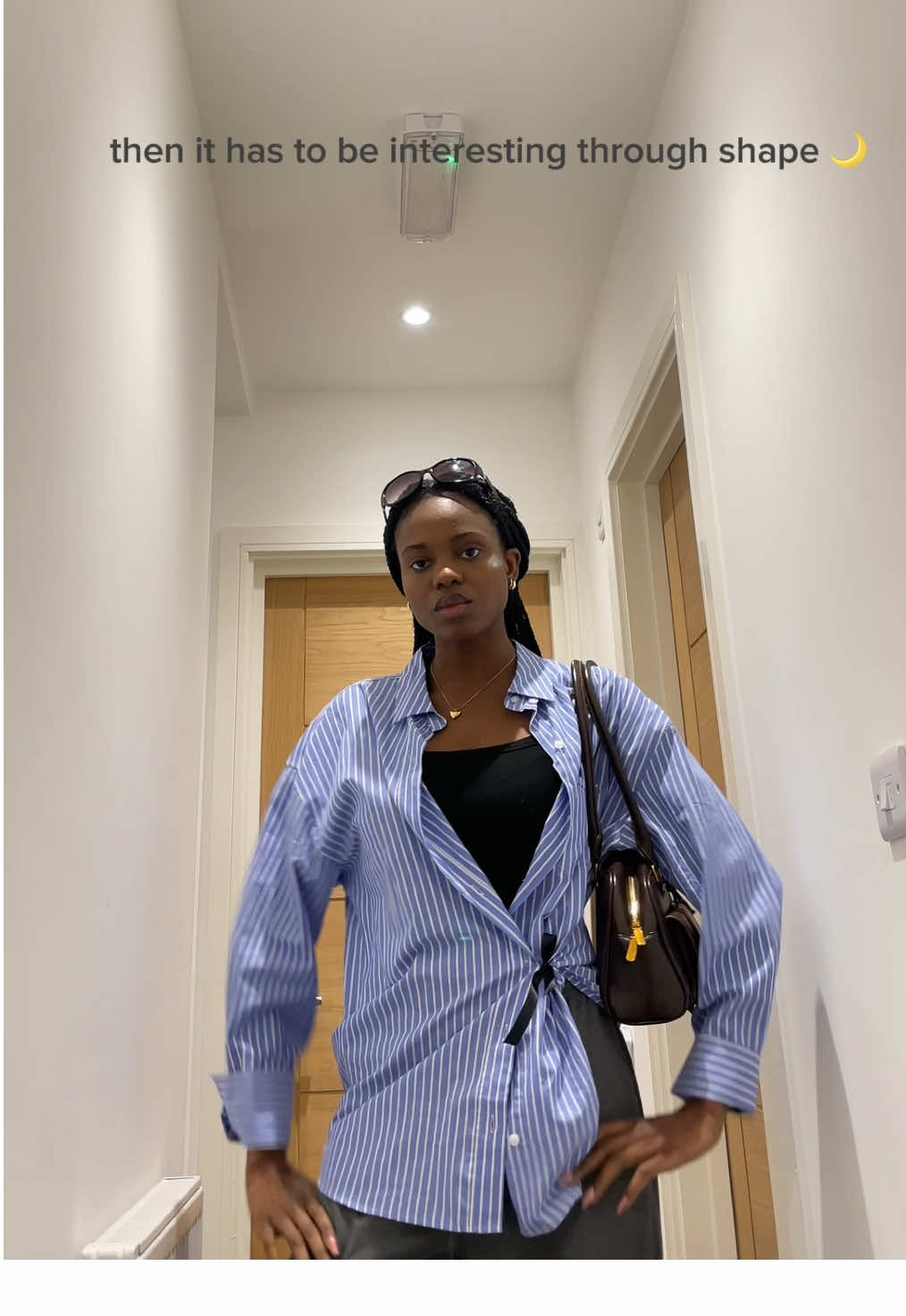 1 shirt 4 ways💙  . . . #OOTD #styling #outfit #fashion #fyp