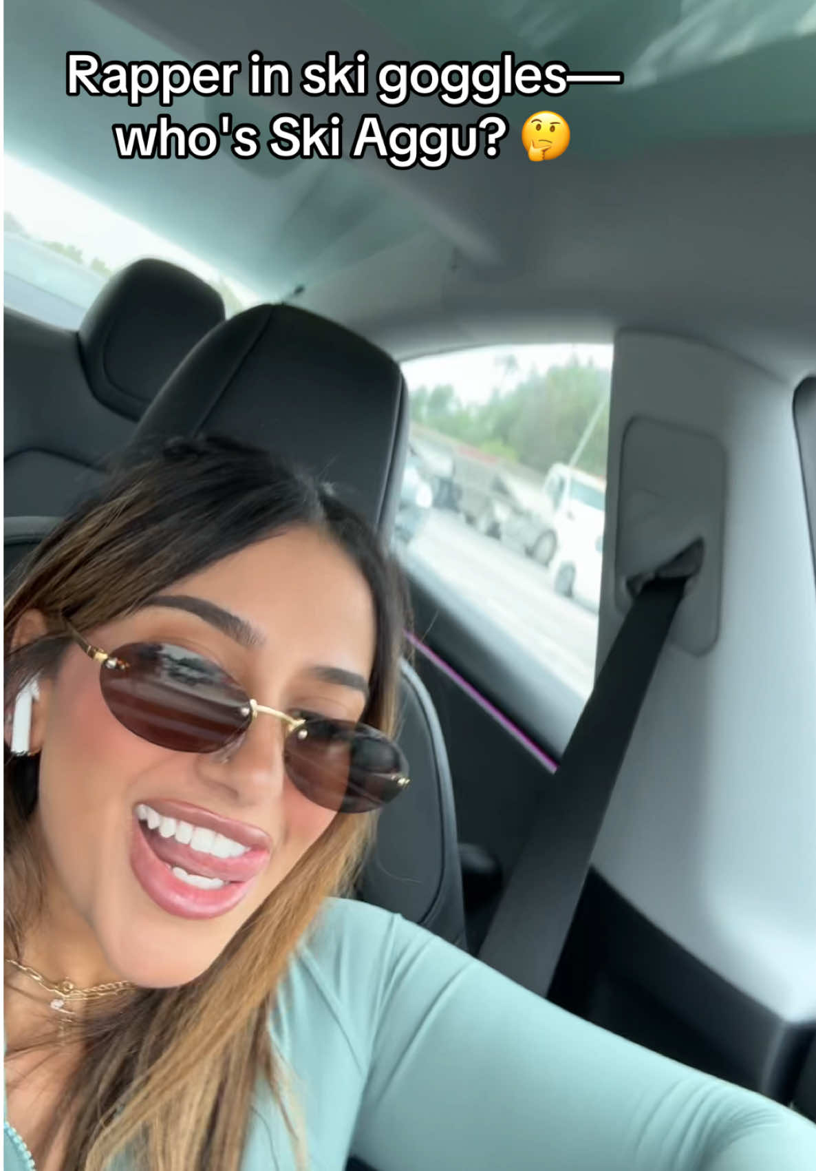 Rapper in Ski goggles 