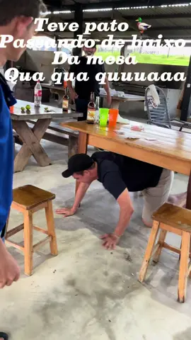A REGRA É CLARAAA!! Perdeu de zero passa embaixo da mesa😂😂😂 Qual a regra na sua cidade quando perde de zero no truco??? #truco #trucostiktok #memestiktok #viralizatiktok #peaoabeia @Jeferson Loja Lider  Luiz kkkk