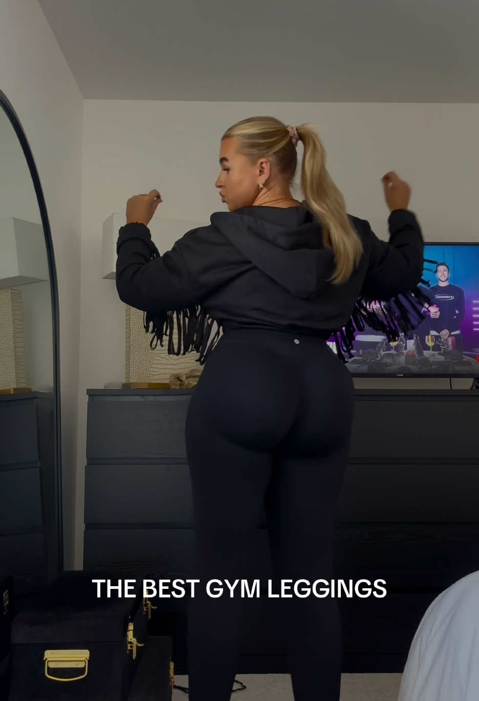 squat proof - high waisted tummy control and glute lift what more could you want!!!!  @halara.wardrobe  #gymleggings #halara #GymTok #gymgirl #blackleggings #halara #tiktokmademebuyit #halarauk