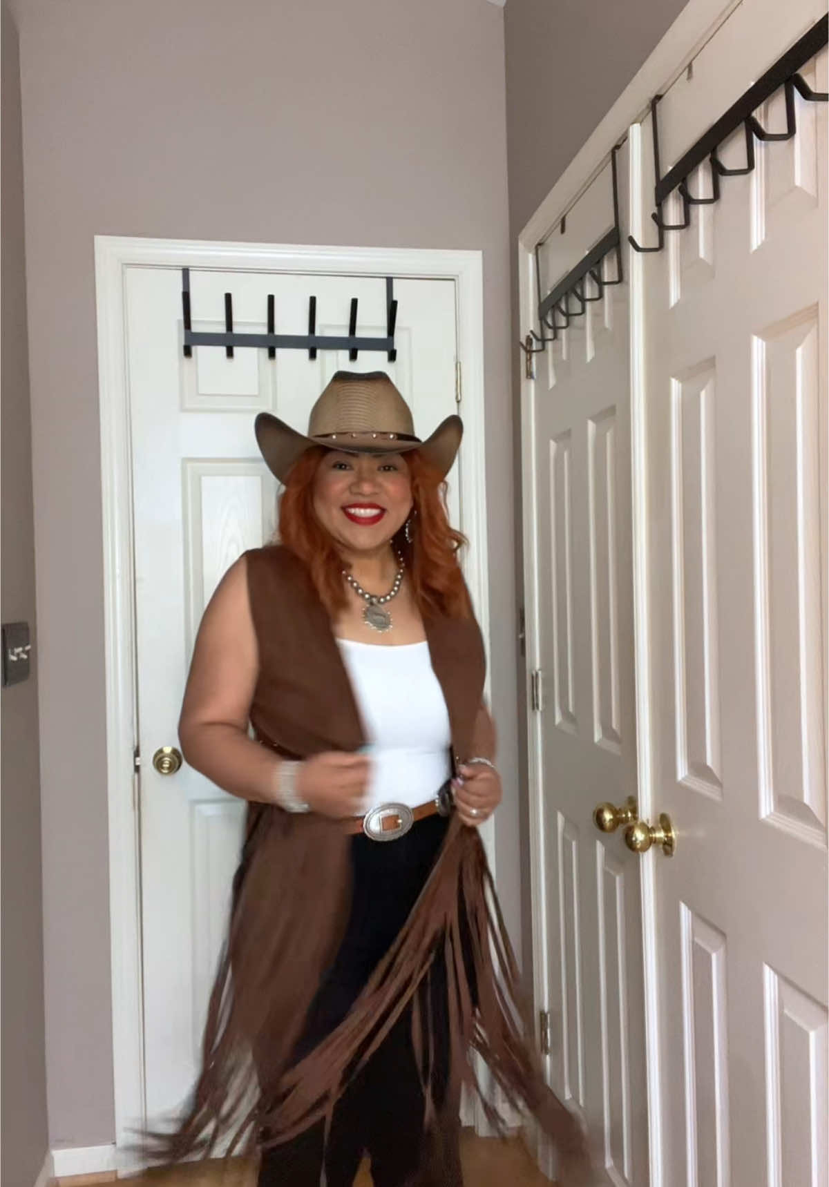 Chaleco con flequillos #chaleco #vest #tasselvest #vaquera #western #ootf #outfit #westernfashion 