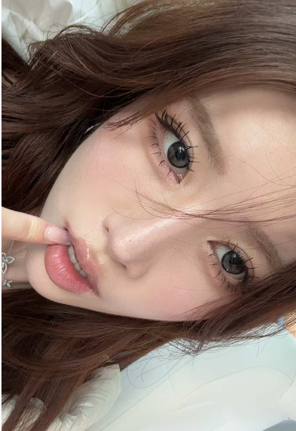 lens info : @OLENS Global Official big glowy gray