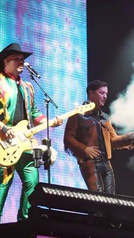 ¡Revive con nosotros este momentazo desde la Arena CDMX! 🎤🔥 ¿Ya viste el video de Zapatos de Tacón / Rebota? 👠🤩 ¡No te lo pierdas!  #Guaynaa #Bronco #ZapatosDeTacón
