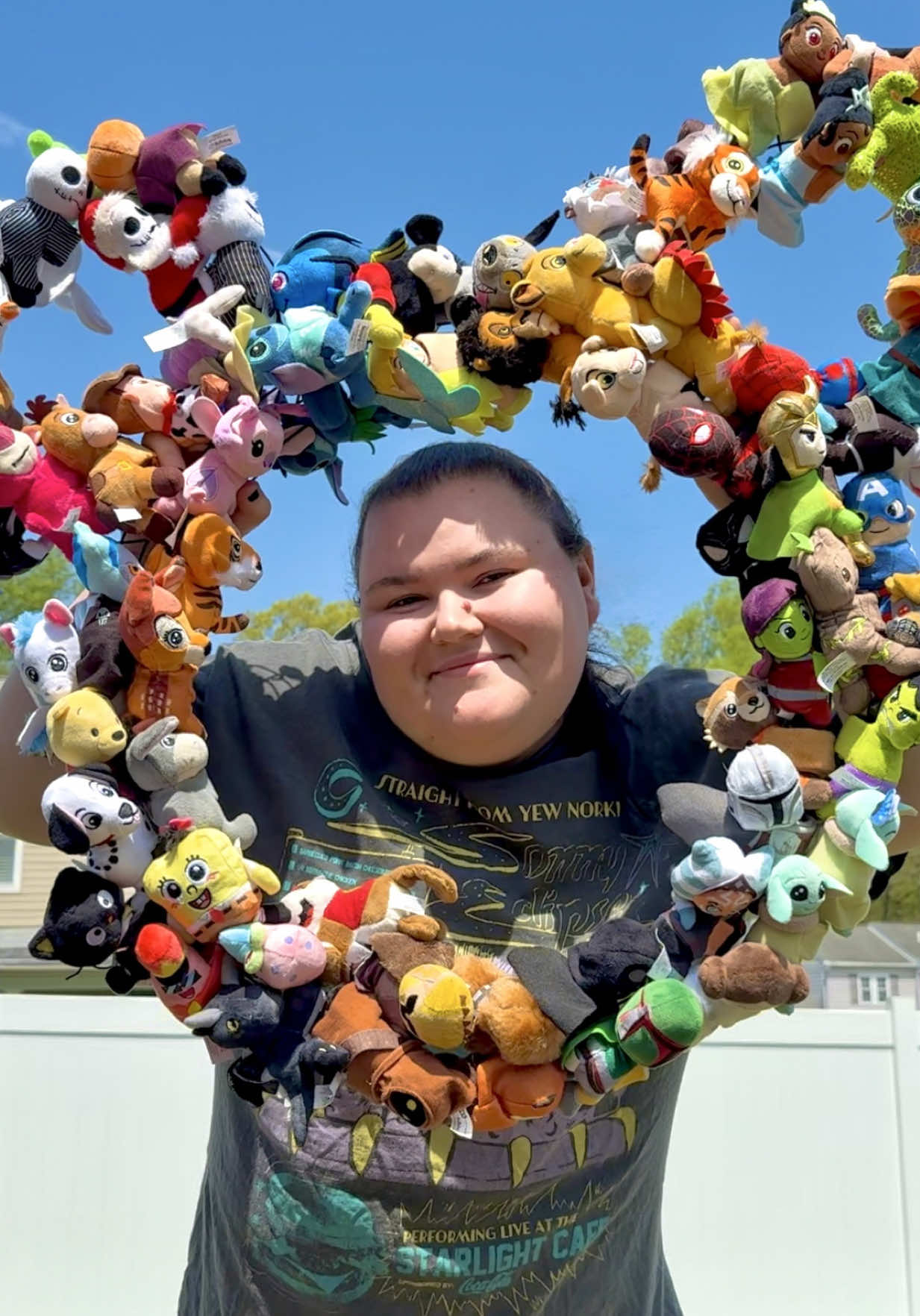 Did somebody say….Curie Cuff Mickey wreath?🤪 💜 @bullsitoy #cutiecuff #cutiecuffs #DIY #disney #disneystyle #disneybounding #disneyinspired #fyp #disneyfyp #marvel #starwars #pixar #disneytrip #disneyworld #disneyland 