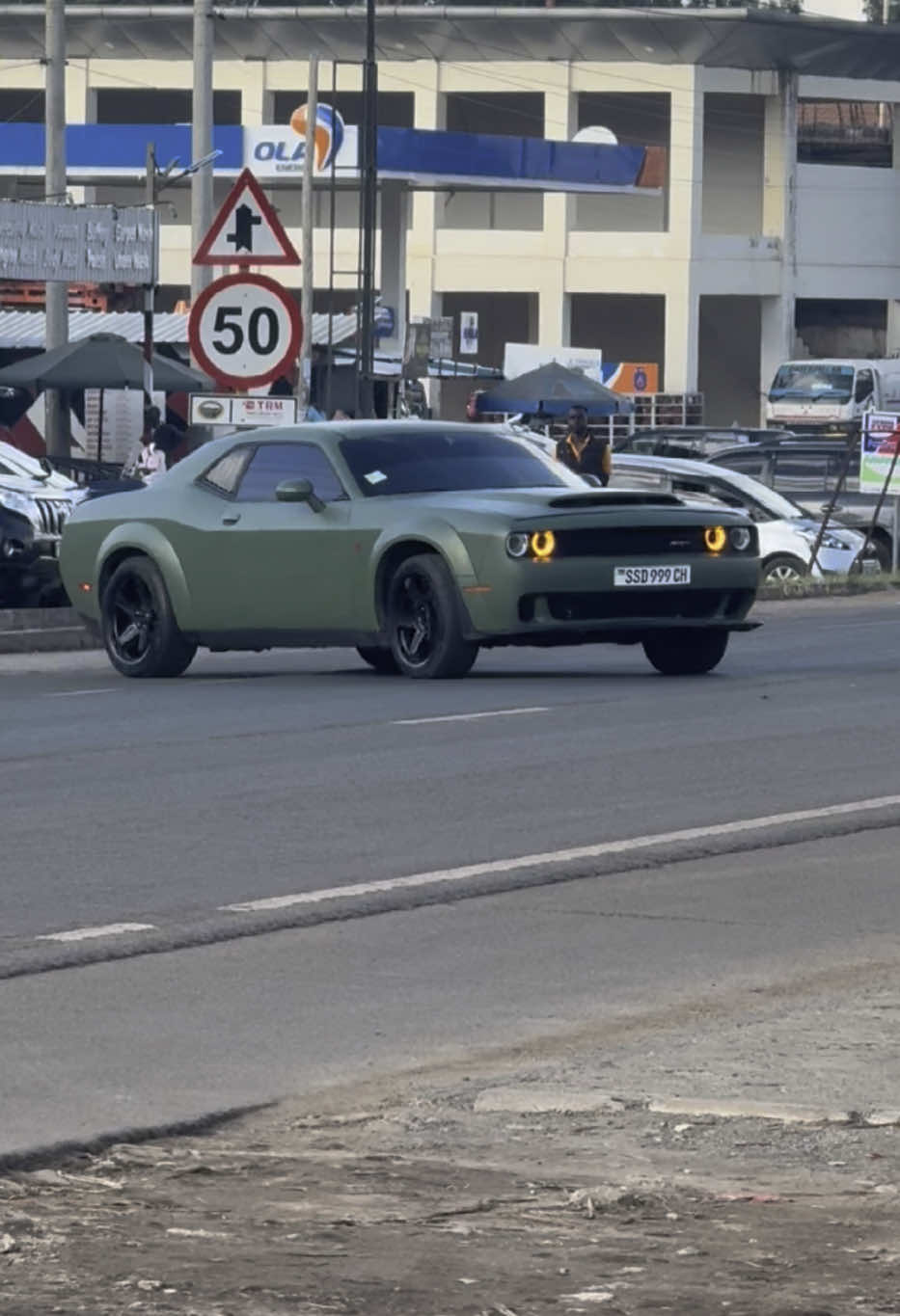 Dodge Challenger ripping the streets of Nairobi #dodgechallenger #southsudantiktokers🇸🇸 #southsudanesetiktokers🇸🇸🇸🇸🇸🇸 #kenyantiktok🇰🇪 #dodgesrt 