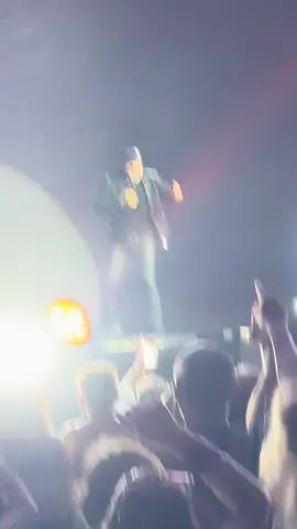 Basta poco. Manca poco♥️ @Vasco Rossi #vasco #ioete #vascorossi #kom #komandante #live #concerto 