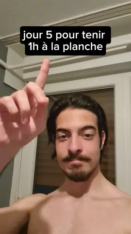 aujourd'hui j'ai principalement entrainé ma force mentale en ne regardant pas le chrono, le mental va jouer un rôle important pour mener à bien les 1h de planche  jour 4 disponible sur mon insta : yunus_emre.calik #pourtoi 