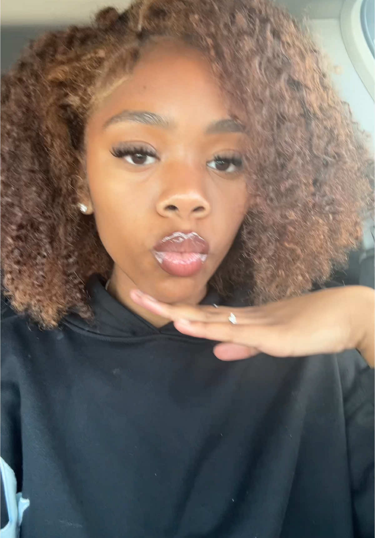 i thought this was funny (don’t mind my hoodie needing to be lint rolled) #foryoupage #viral #naturalhair #lipcombo #curly #fypシ #viralvideo #fy 