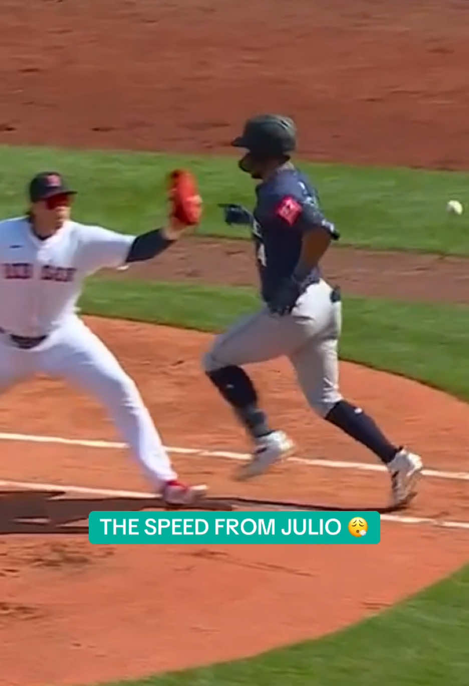 #JulioRodriguez legs out a single for his 500th career hit 👏 #mariners #MLB