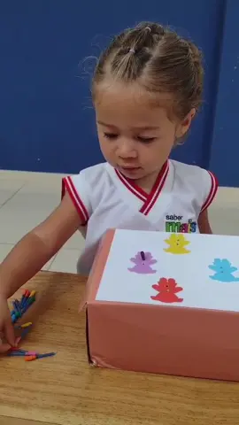 Bonequinhas trabalhando coordenação motora,cores,percepção visual e atenção 🩵 #atividades #atividadesinfantis #pedagogia #pedagogiaporamor #professoresnotiktok #professores #actividadesinfantiles #actividades #escuela #escuelatiktok #ludico #ludiconaeducacaoinfantil #ludicidade #reforcoescolar #tiktokeducation #criancas #criancasinteligentes 