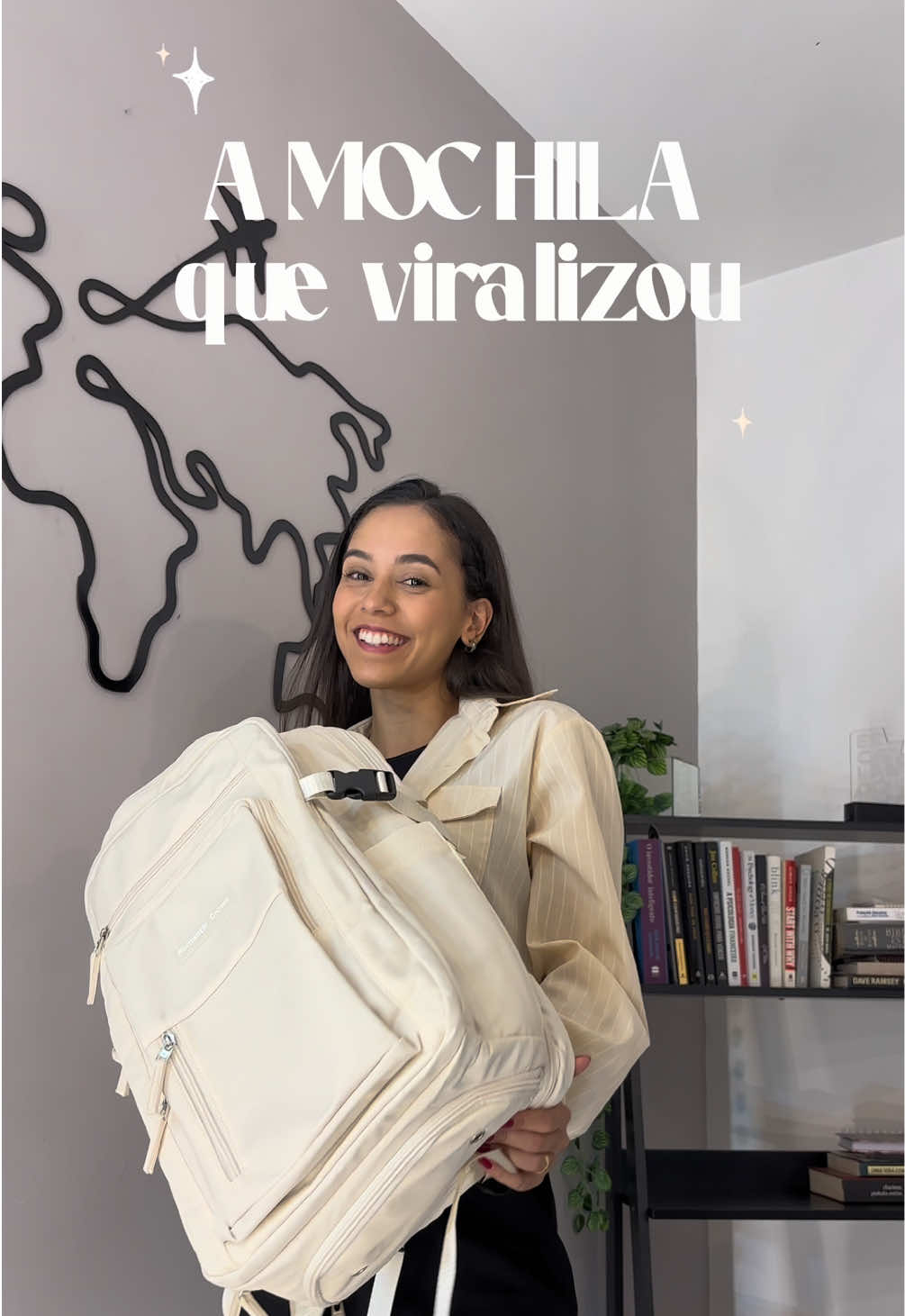 A melhor compra para viagens 🤍✨ Essa mochila é perfeita para viagens internacionais, o tamanho é aceito nas empresas Low Cost, e cabe MUUUITA coisa!! Caso queira o link, comenta eu quero que te envio.  #mochila #viagem #eurotrip #dicasdeviagem